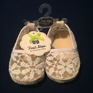 NWT. Lace Espadrille Crib Shoes